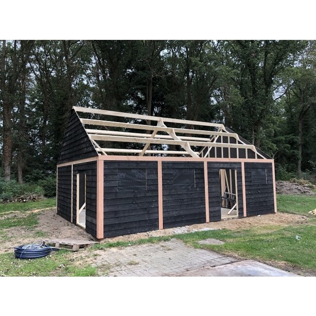 Douglas schuur met puntdak Dalfsen