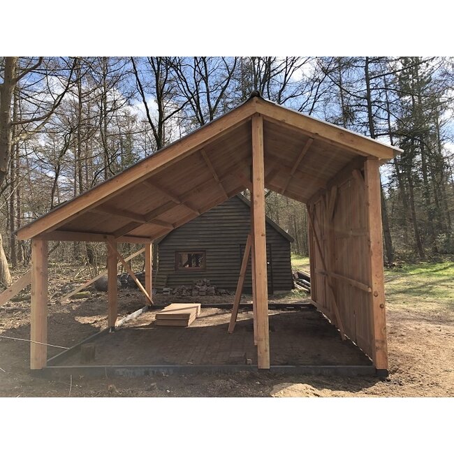 Douglas maatwerk kapschuur met eindstaanders Nieuw Heeten