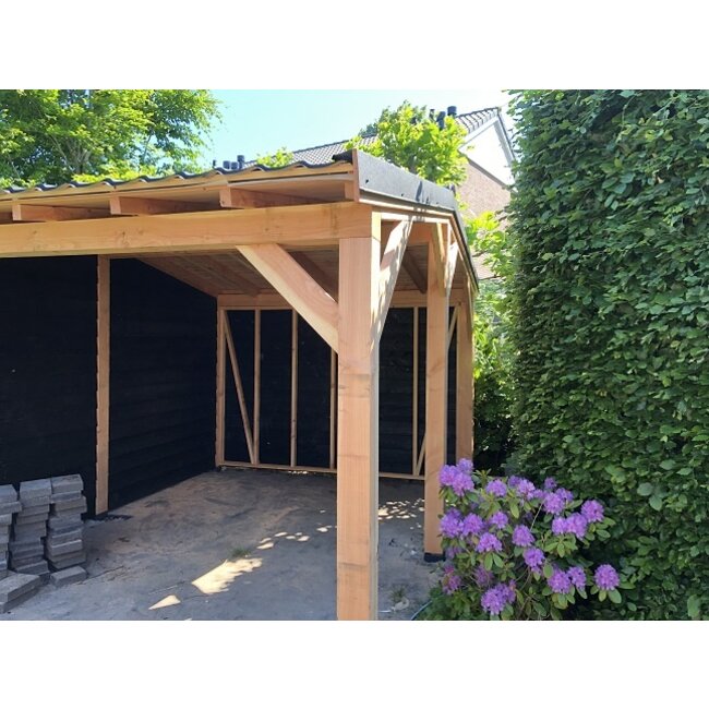 Douglas puntdak schuur met overkapping Hattem