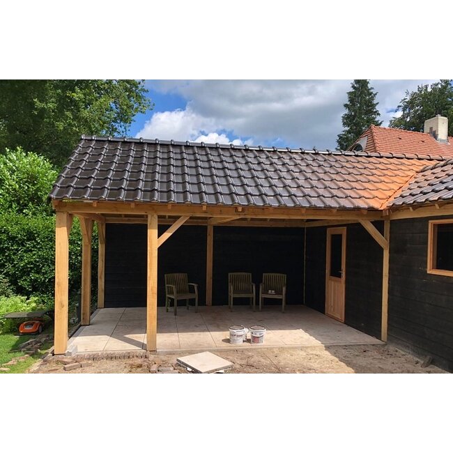 Maatwerk puntdak schuur met overkapping Hattem