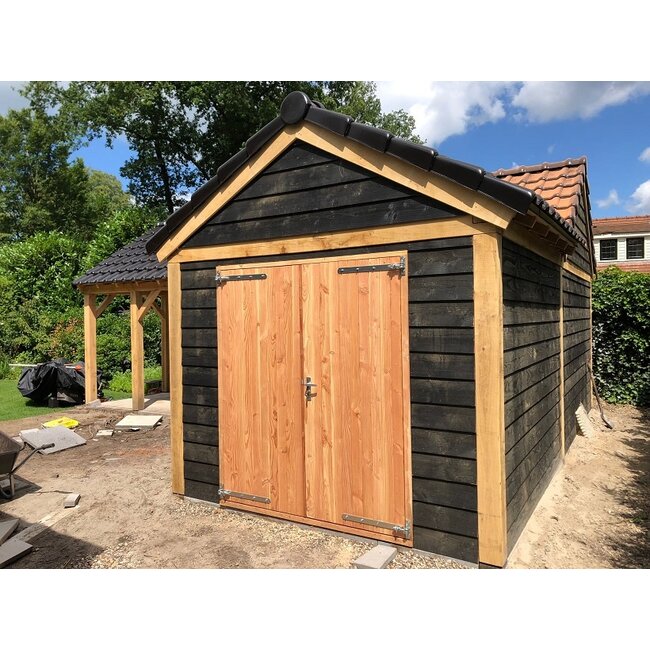 Maatwerk puntdak schuur met overkapping Hattem