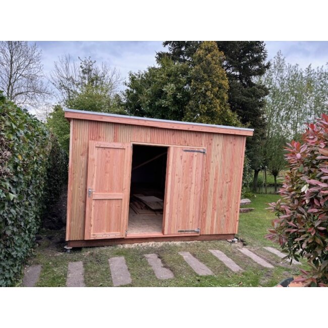 Douglas schuur met plat dak Rotterdam