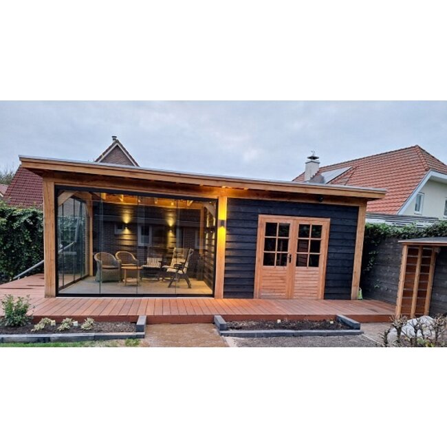 Eiken maatwerk schuur met overkapping Staphorst