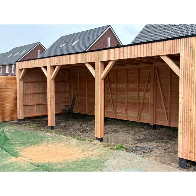 Douglas plat dak schuur met overkapping Heerenveen