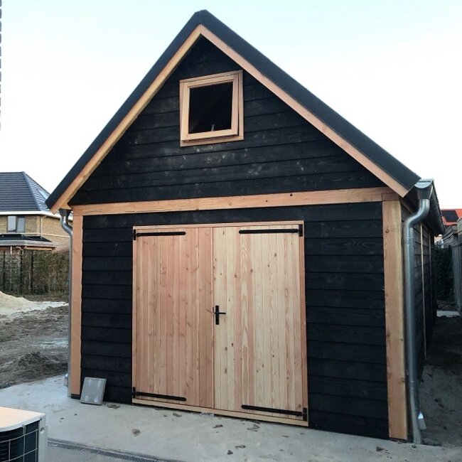 Douglas puntdak schuur met overkapping Wierden