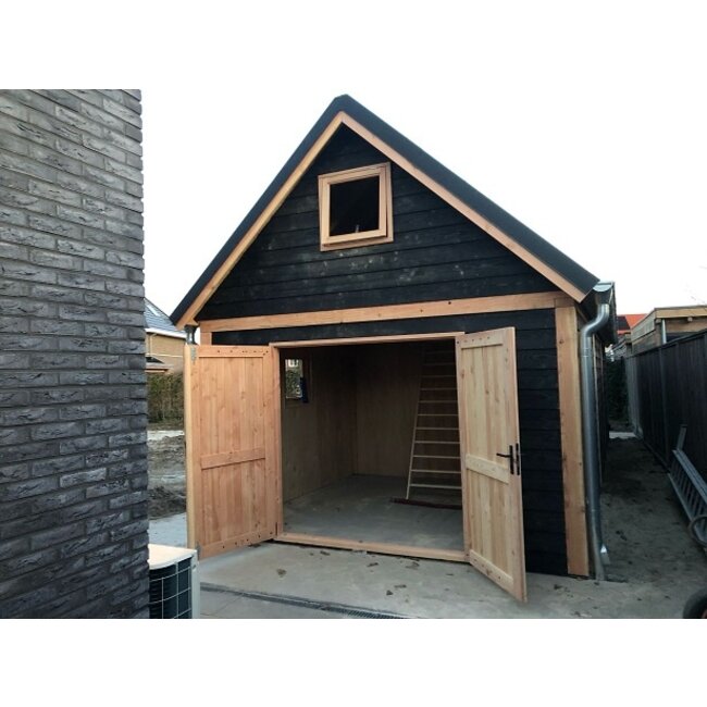 Douglas puntdak schuur met overkapping Wierden