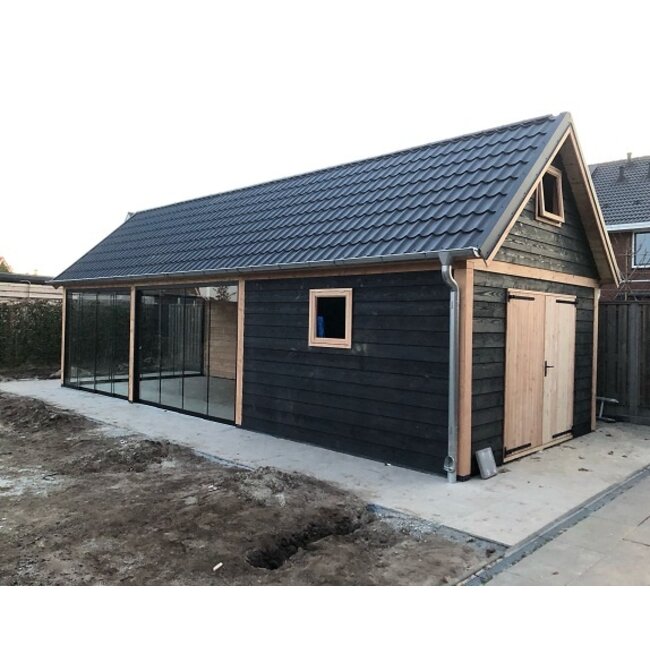 Douglas puntdak schuur met overkapping Wierden