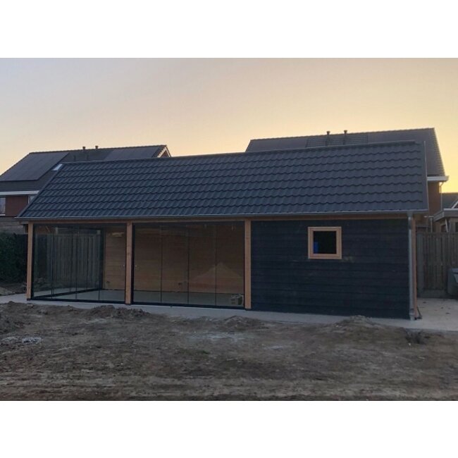 Douglas puntdak schuur met overkapping Wierden