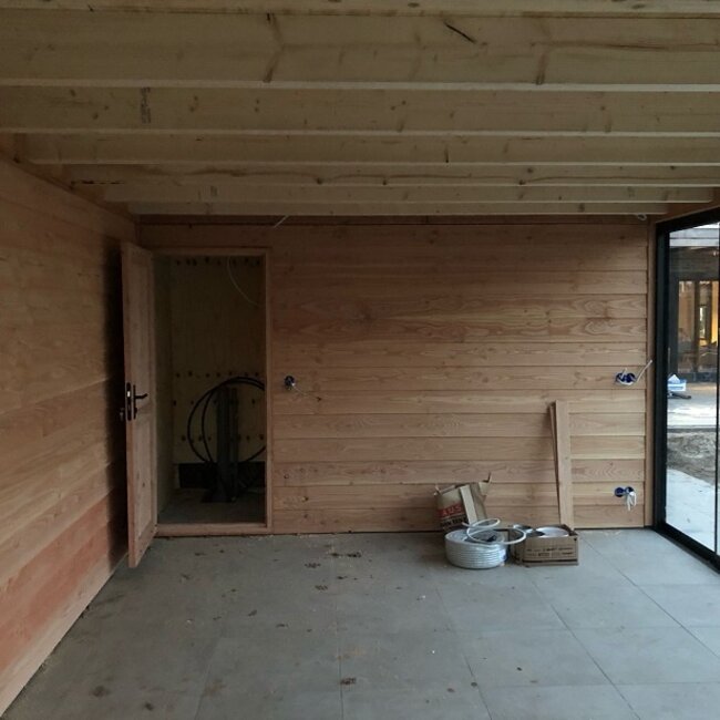 Douglas puntdak schuur met overkapping Wierden