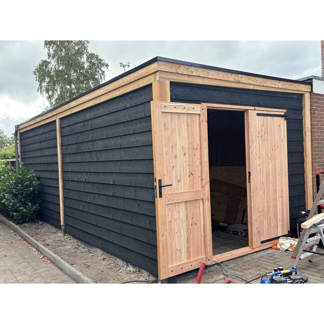 Vuren Zweeds Rabat 14/28x195mm Zwart Gespoten