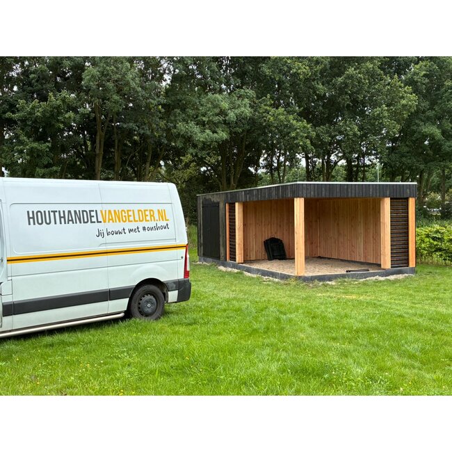 Schuur met overkapping, plat dak Zalk