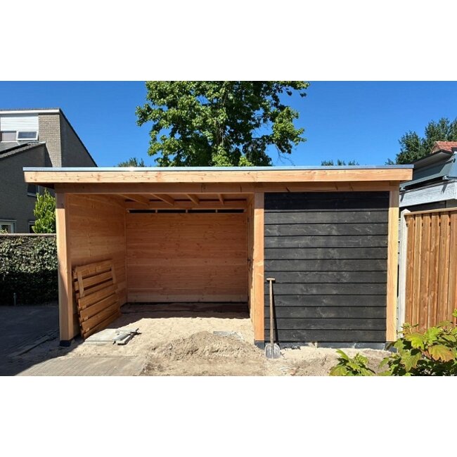 Douglas geschaafd plat dak schuur met overkapping Stadshagen