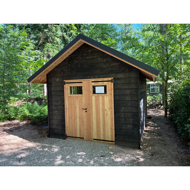 Douglas schuur met puntdak Hoonhorst