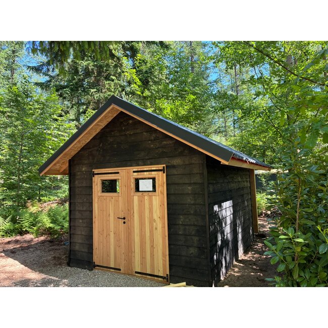 Douglas schuur met puntdak Hoonhorst