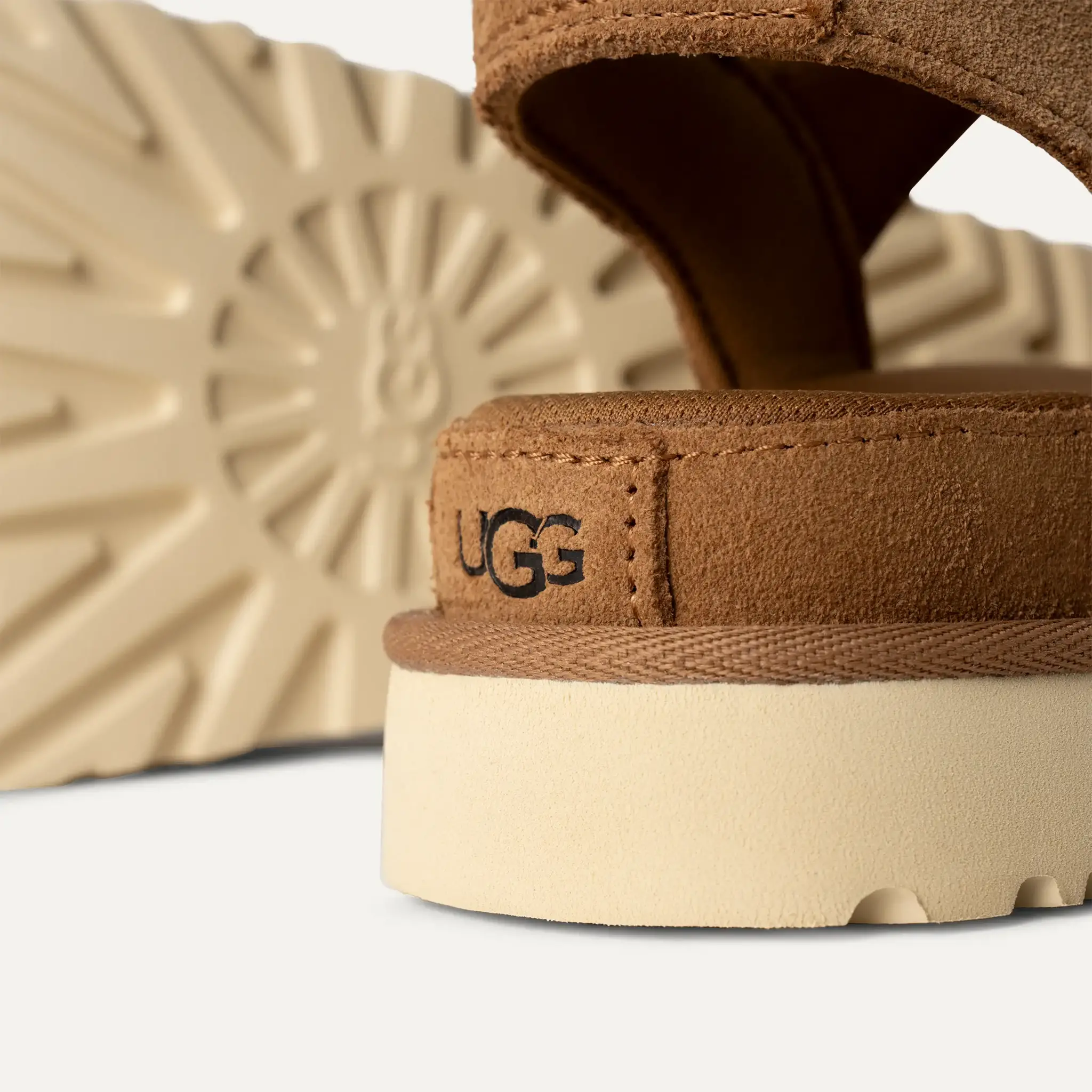 UGG UGG Sandaal Goldenstar 1136783 Chestnut