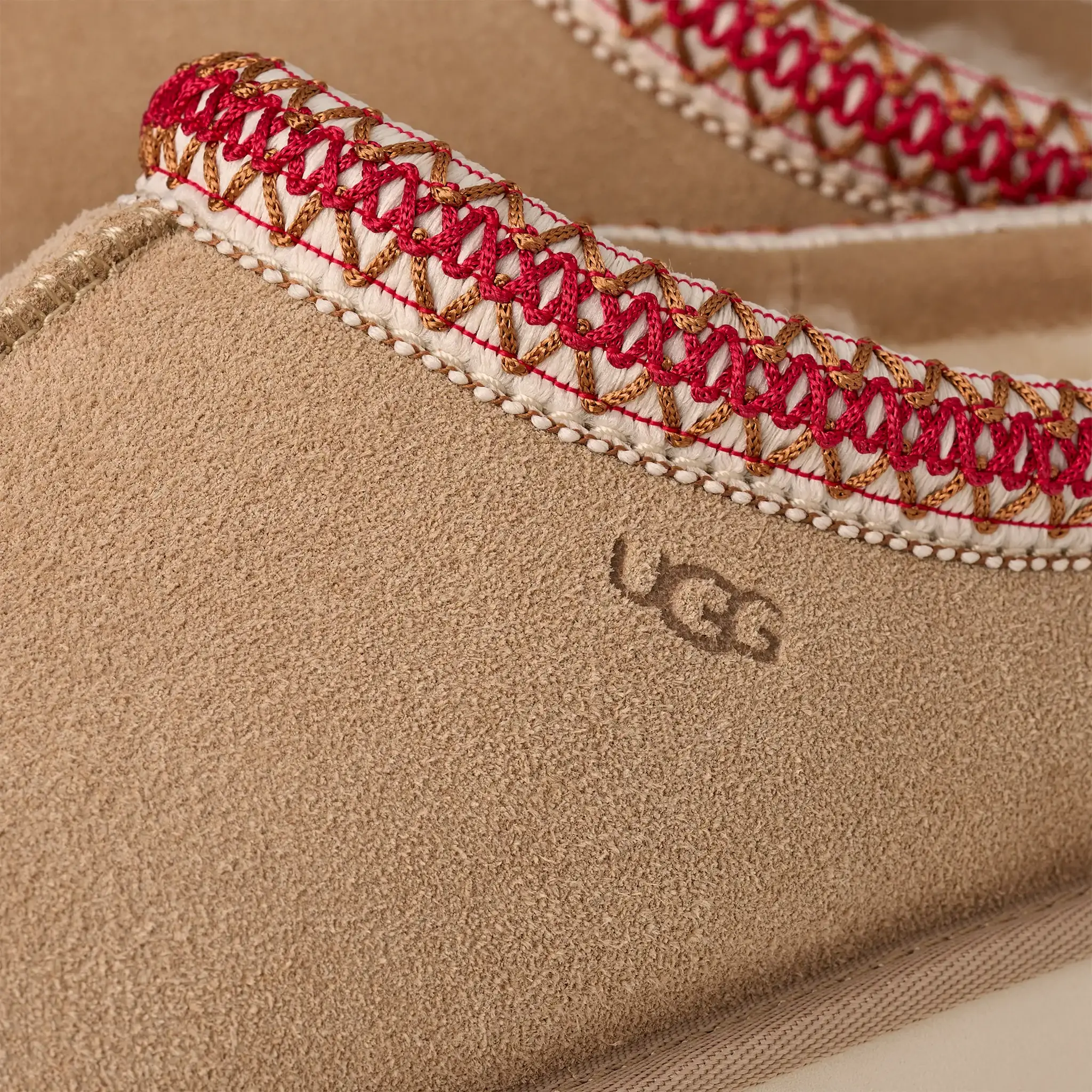 UGG UGG Pantoffel Tasman II 1174470 Sand /Dark Cherry