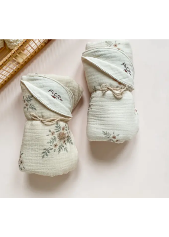Muslin Baby blanket / delicate vintage Pistachio small