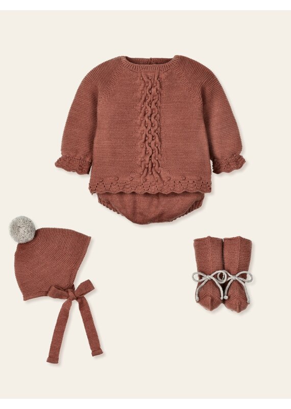knitted newborn set met kap en sokjes - roestkleur