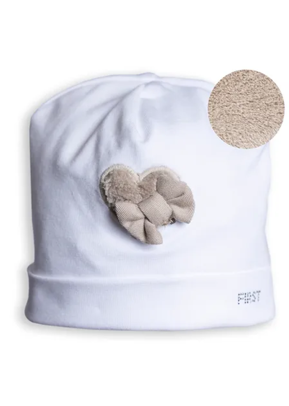 First First- mutsje-hart en strik fur-wit/beige