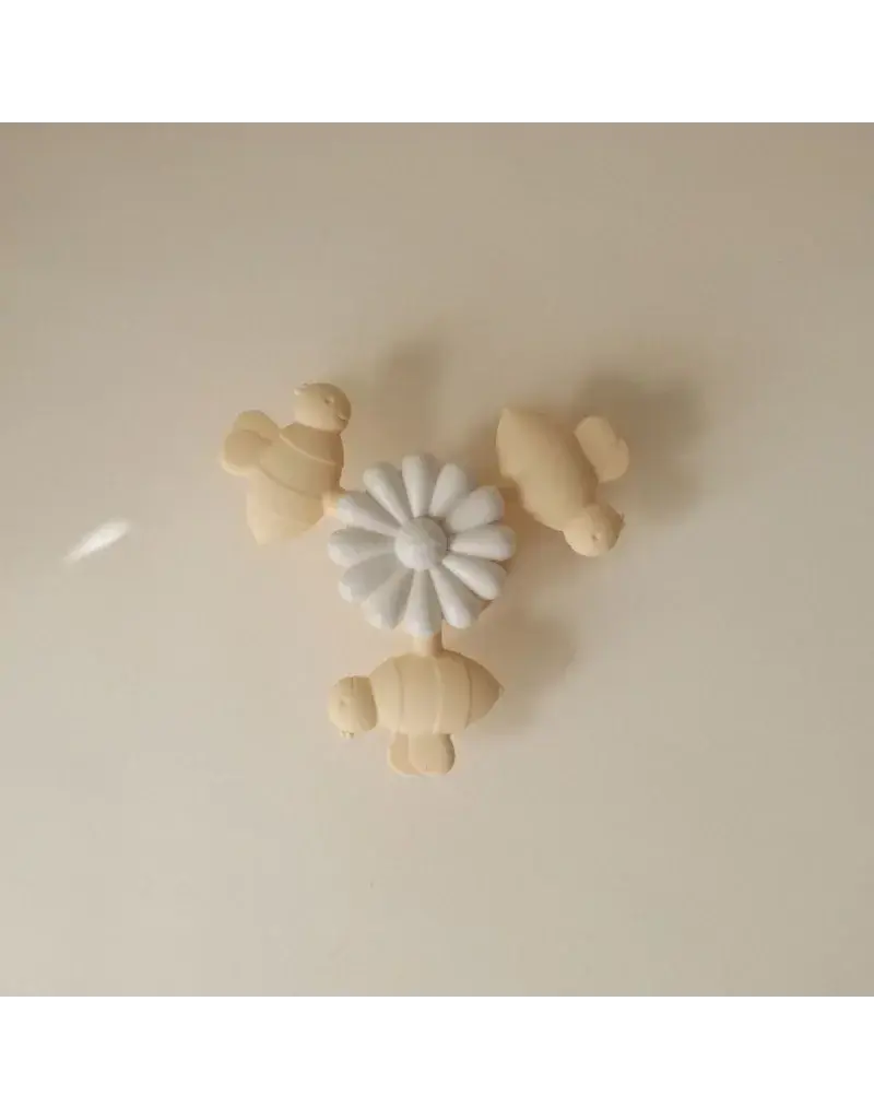 Mushie Mushie - bee spinner