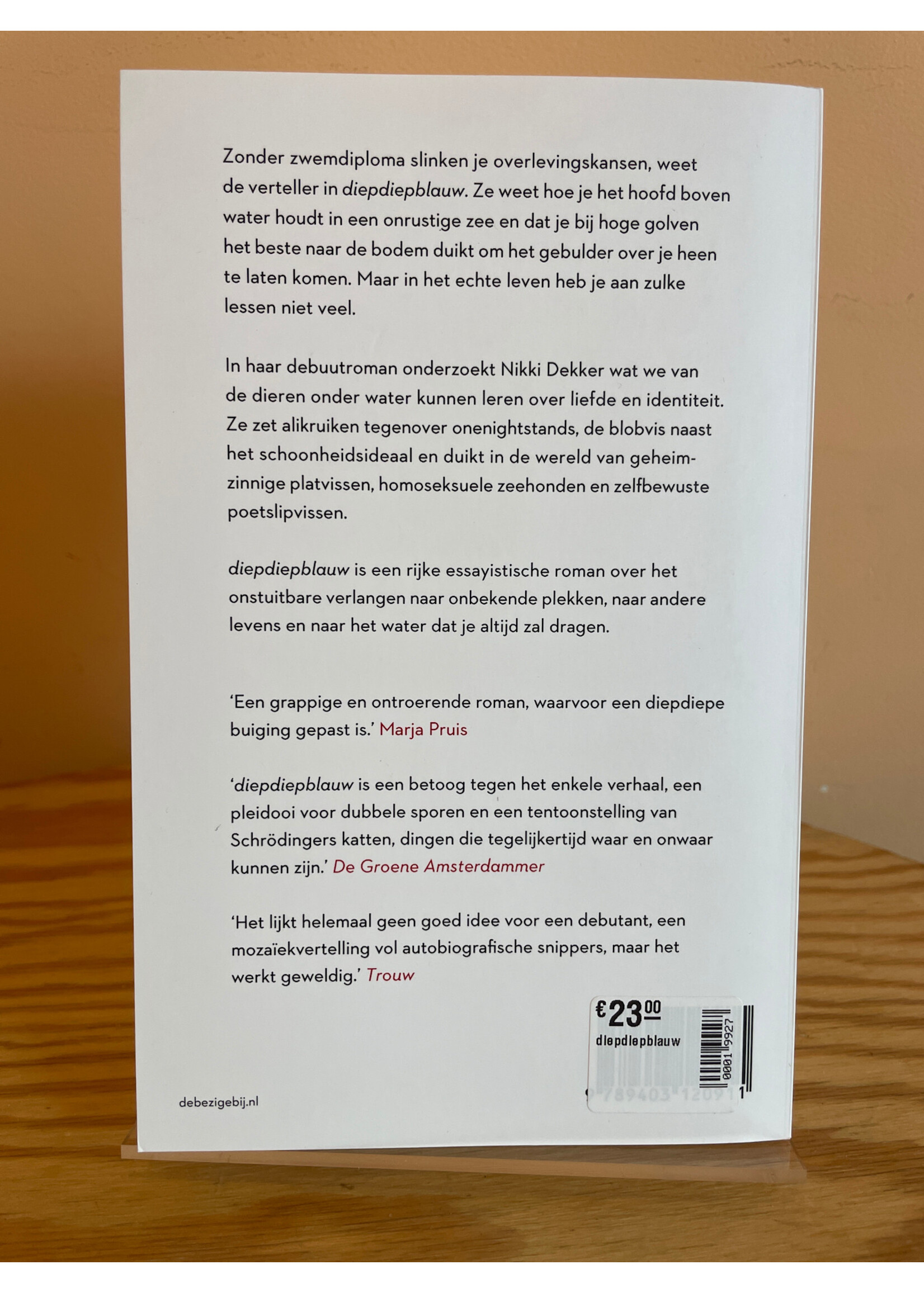 Nikki Dekker diepdiepblauw