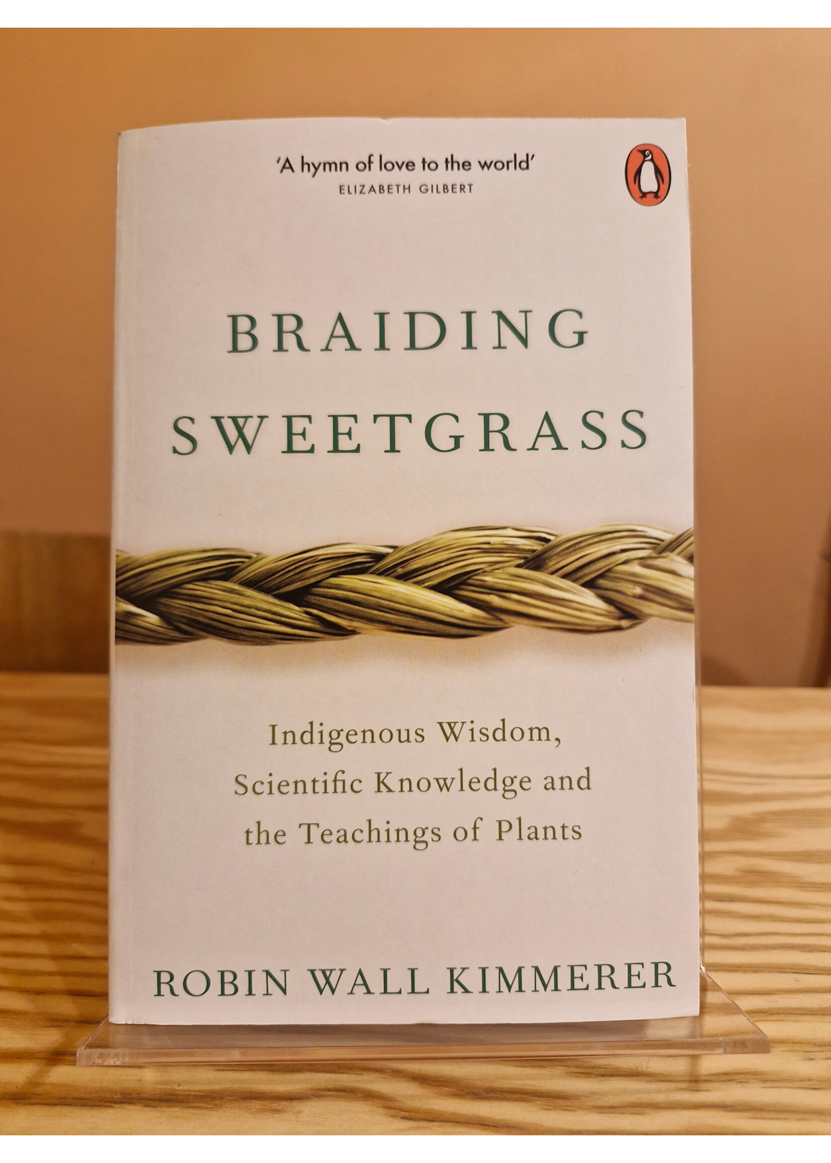 Robin Wall Kimmerer Braiding Sweetgrass : Indigenous Wisdom, Scientific Knowledge and the Teachings of Plants