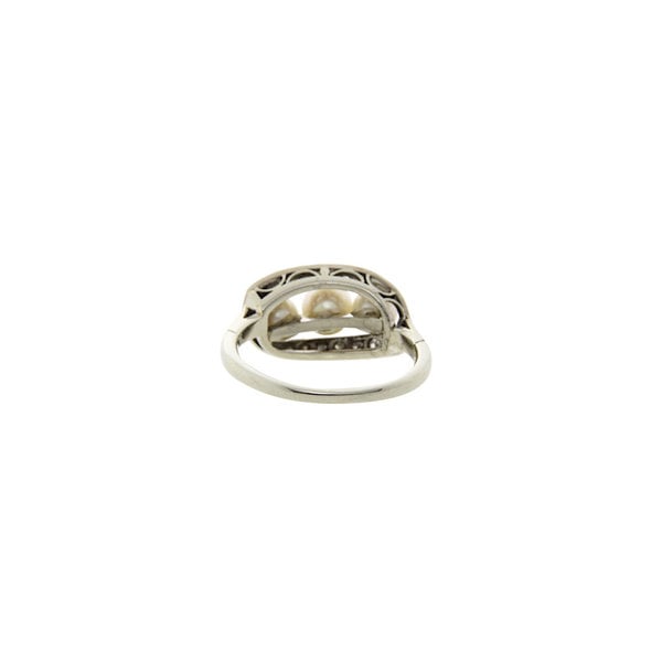 vintage White gold ring with pearl and diamond 14 crt