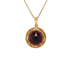 Gold pendant with garnet 14 krt
