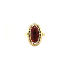 Gold ring with garnet 14 krt