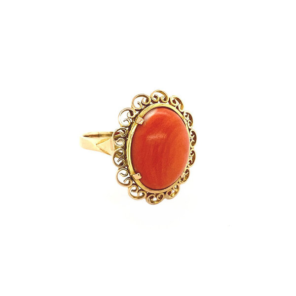 vintage Gold ring with red coral 14 krt