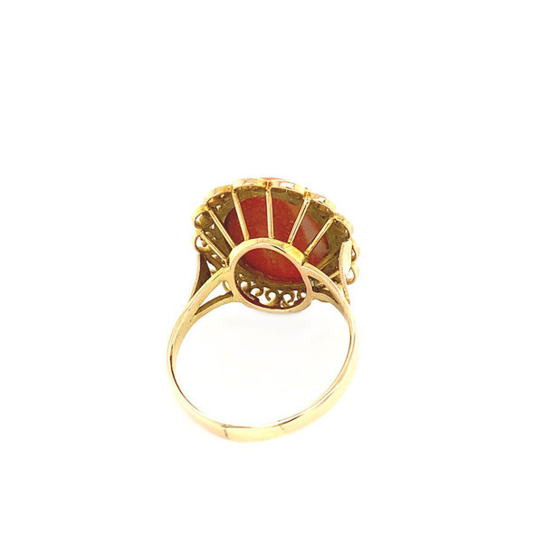 vintage Gold ring with red coral 14 krt