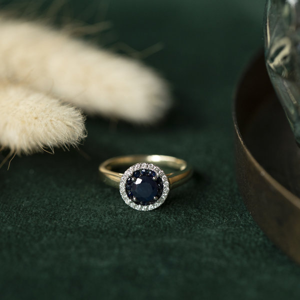 vintage Gold ring with sapphire and diamond 14 crt