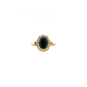 Gold ring with garnet 14 krt