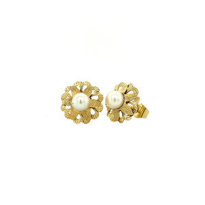 Gold ear studs with pearl 14 krt