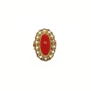 Gold entourage ring with red coral and pearl 18 krt