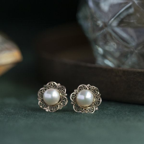 vintage Gold ear studs with pearl 14 crt