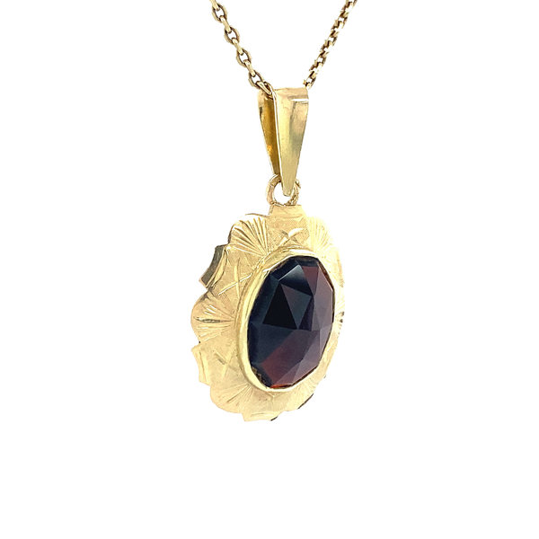 vintage Gold pendant with garnet 14 krt