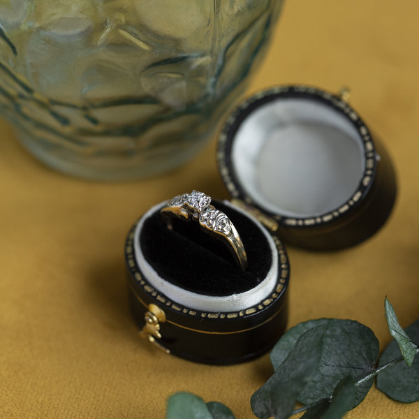 vintage Bicolour ring with diamond 10 crt