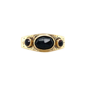Gold ring with garnet 14 crt