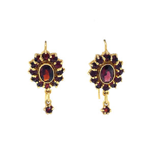 Gold entourage earrings with garnet 14 krt