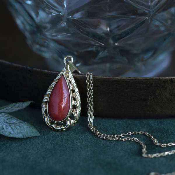 vintage Gold pendant with red coral 14 krt