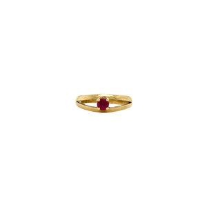Gold ring with ruby 18 krt