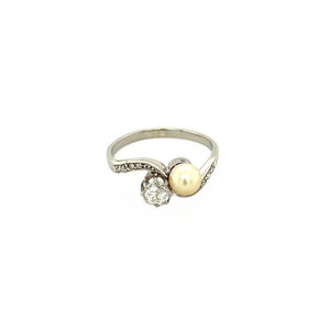 Witgouden ring met diamant en parel 14 krt