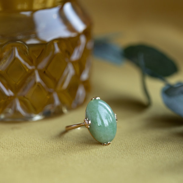 vintage Gold ring with jade 20 krt