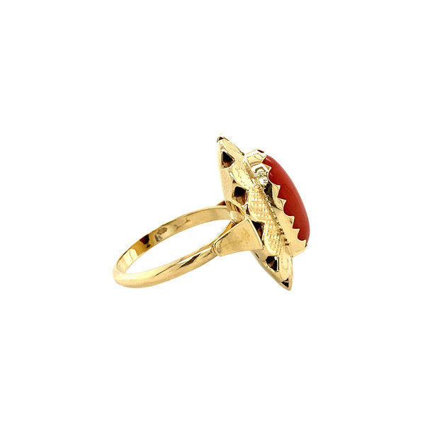 vintage Gold ring with red coral 14 krt