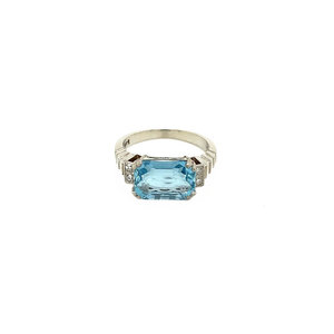 White gold ring with aquamarine and diamond 14 krt