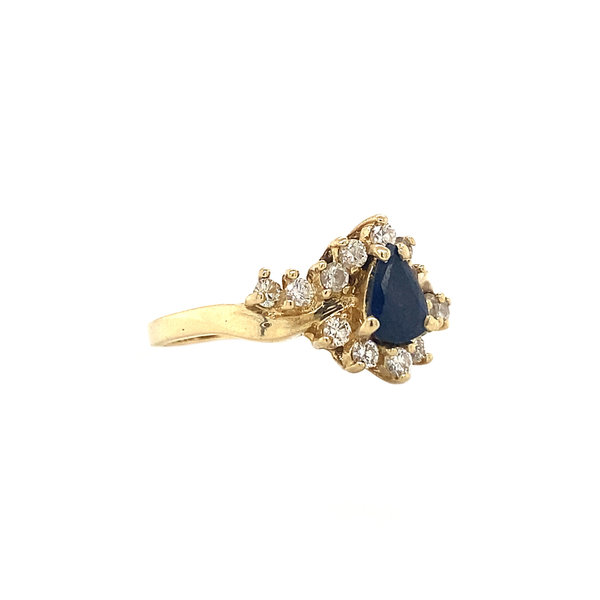 vintage Gold entourage ring with sapphire and diamond 14 krt