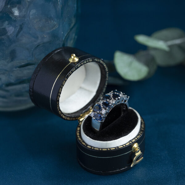 vintage Witgouden ring met saffier en diamant 18 krt