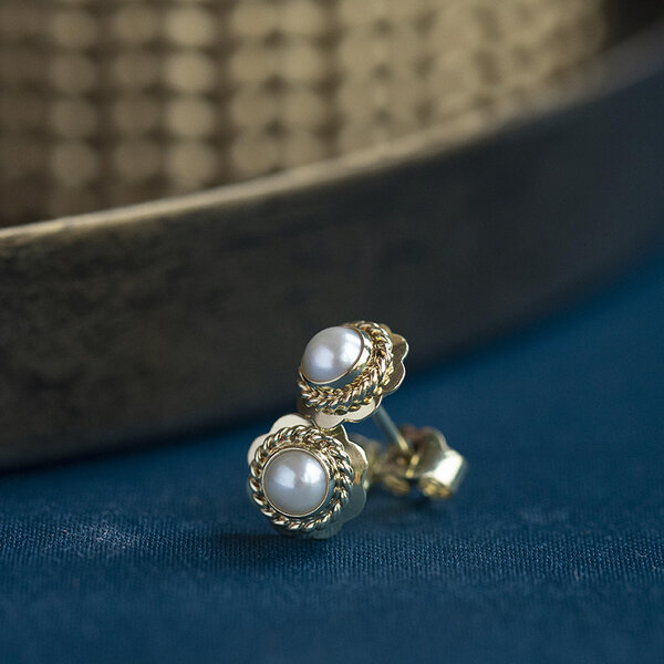 vintage Gouden oorstekers met parel 14 krt