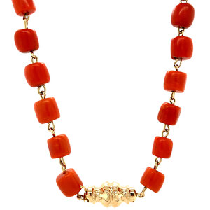 Blood coral necklace with gold lacing 45 cm